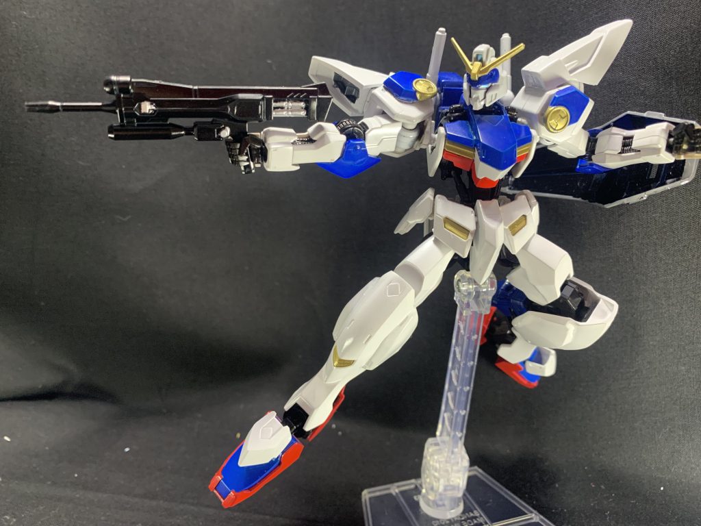 特に可動の邪魔になるような物はつけてないので、ポーズは色々出来ますが、キットの仕様か個体差か腕がよく抜けます。