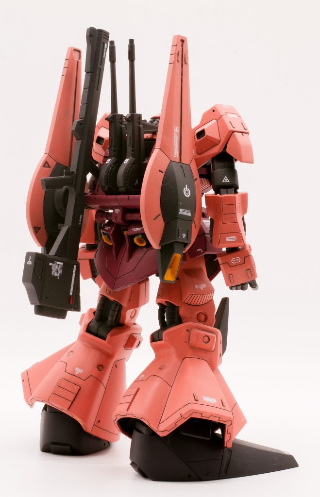 バインダーをビルドガンマガンダムのバインダーシールドのパーツでデコレート
スカスカの足首後ろをふさいで適当なパーツでデコレート
背部バインダー基部をストレートに改修したのでバインダーが4mmほど上に
クレイバズーカマウントを新規作成