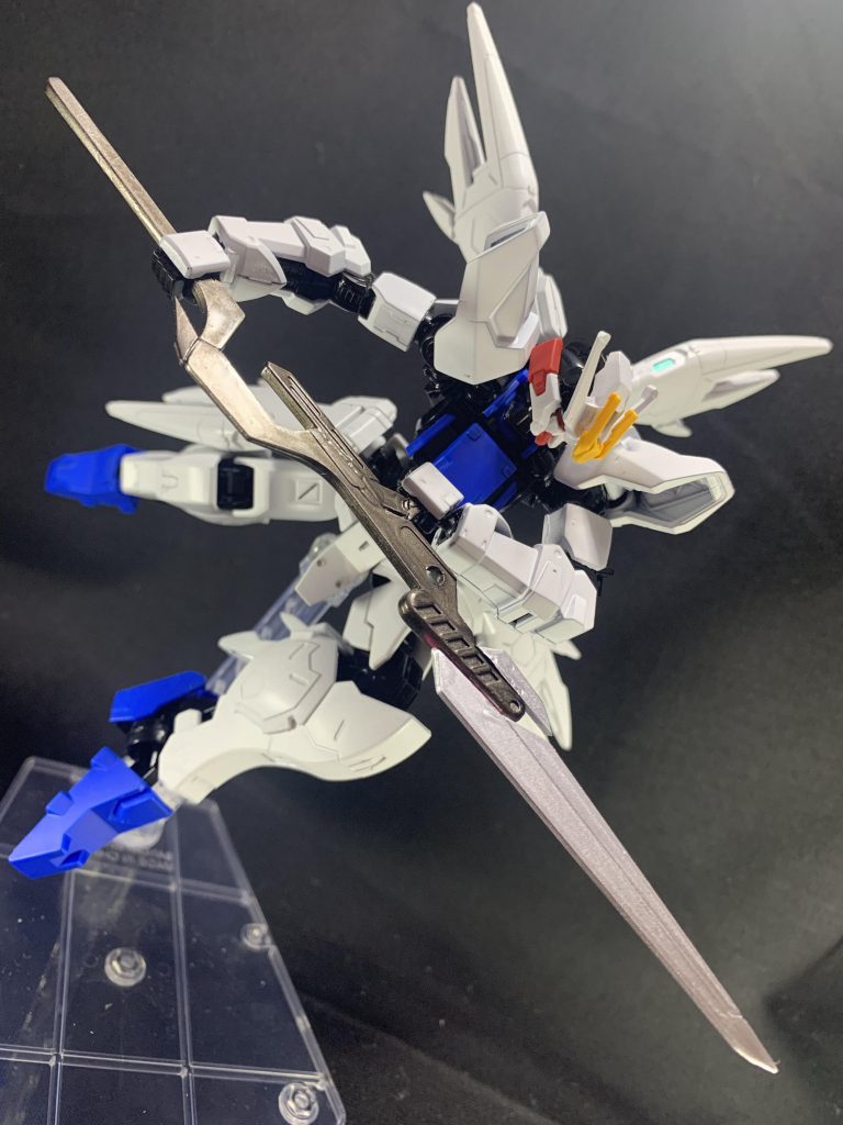 　一応両手持ちも可能です。
　ただ、持ち方などは色々制限付きます。