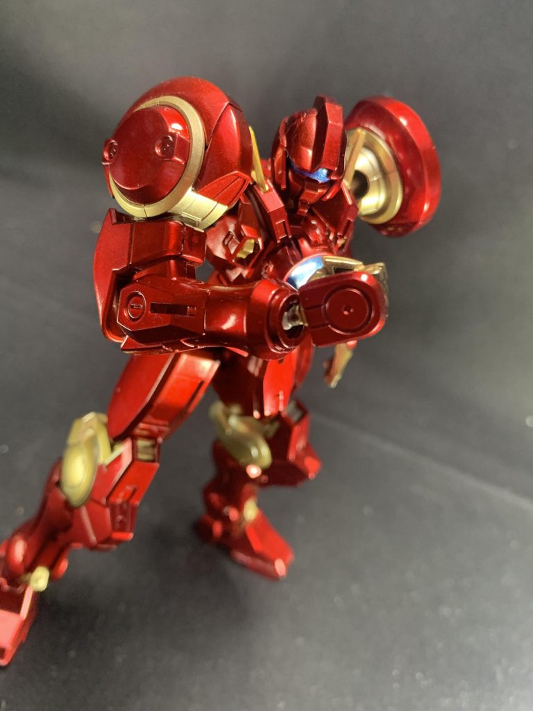 基本はビームライフルなどを持たない機体なので、粒子残量が少なくなったら、拳で戦うしかない!