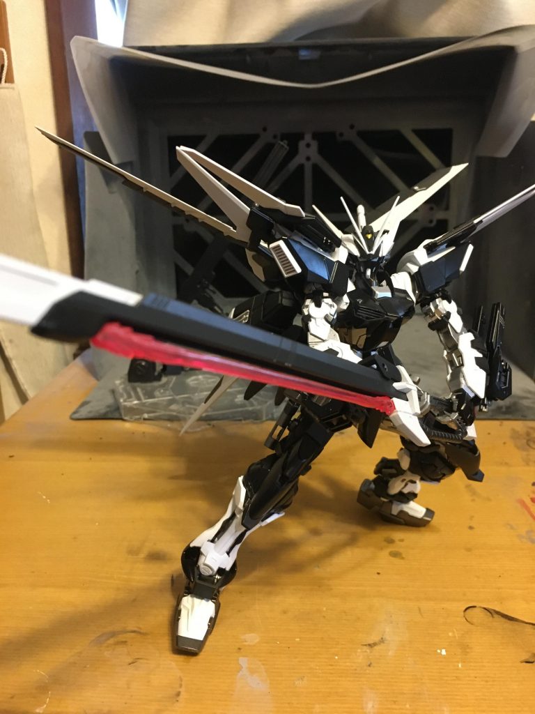 無理矢理サンライズ立ち。俺はこれがしたかったんや。ちなみに腕部の武装がシュベルトゲベール使用時には方向が変わる仕様です。設定ね