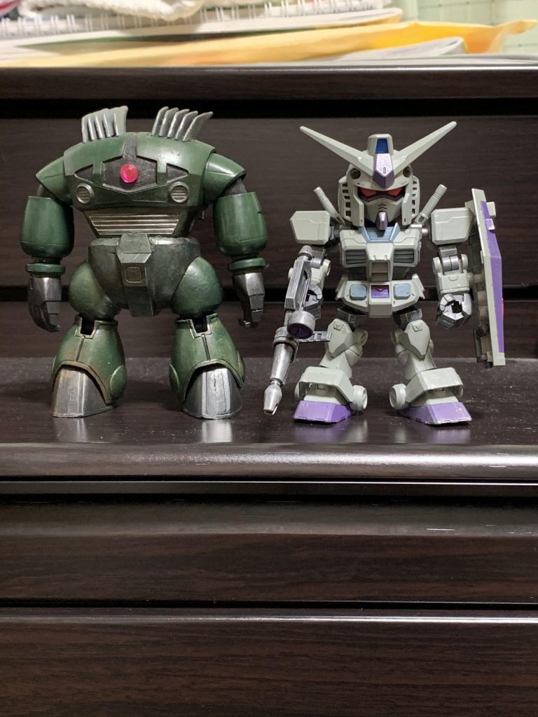 SDCSのガンダムとの比較、ほぼ等身長でした。