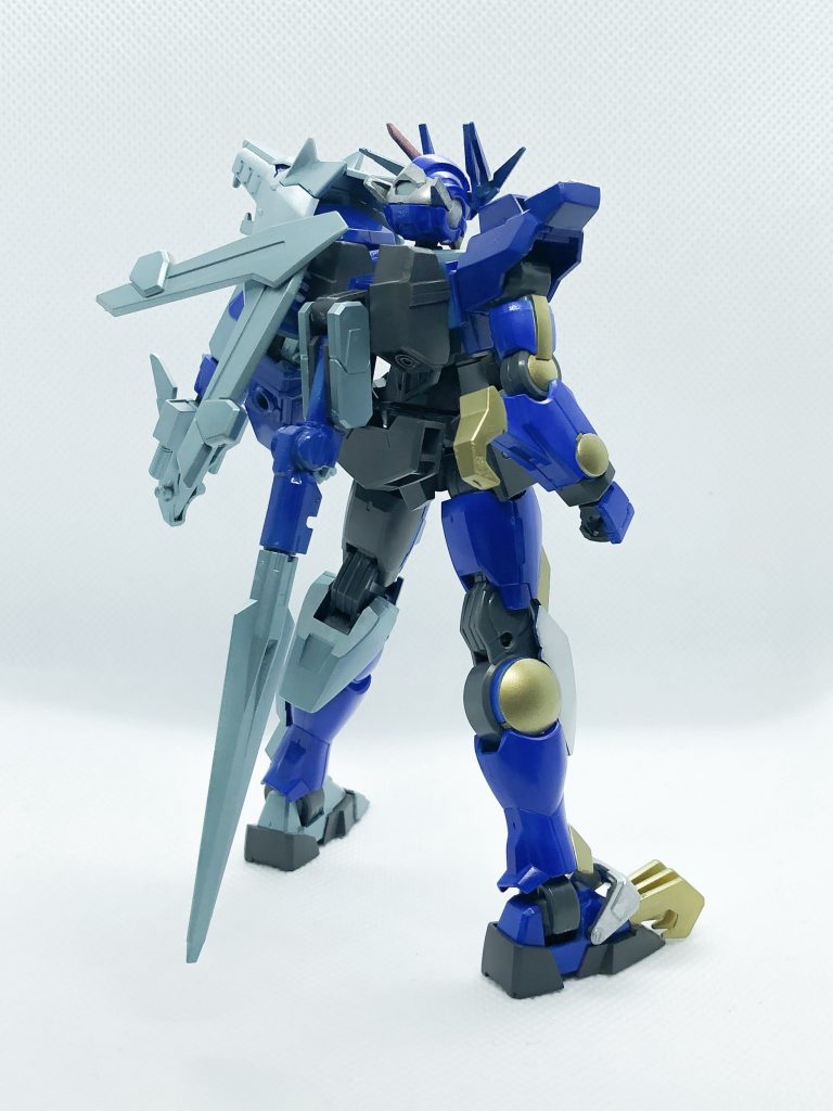 背中には翼的なやつを