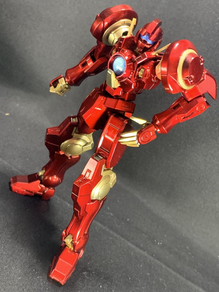 全体像はこんな感じです。
 大好きな某アメコミヒーローイメージに作成した機体なので、バックパックとかも無しでできる限りシンプルにしました。