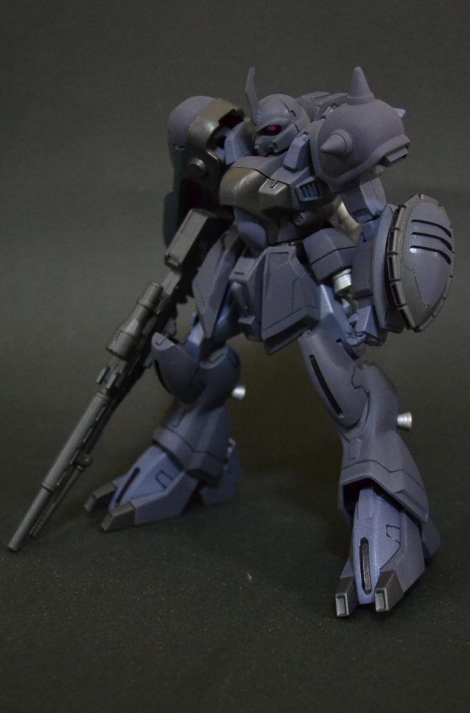 ・ライフルはデュナメス1/100をショートバレル化(ぶった切った)もの
・赤部分を本体色、メタリックグレーに色変え
・スジ彫り、ランナータグでディテール追加