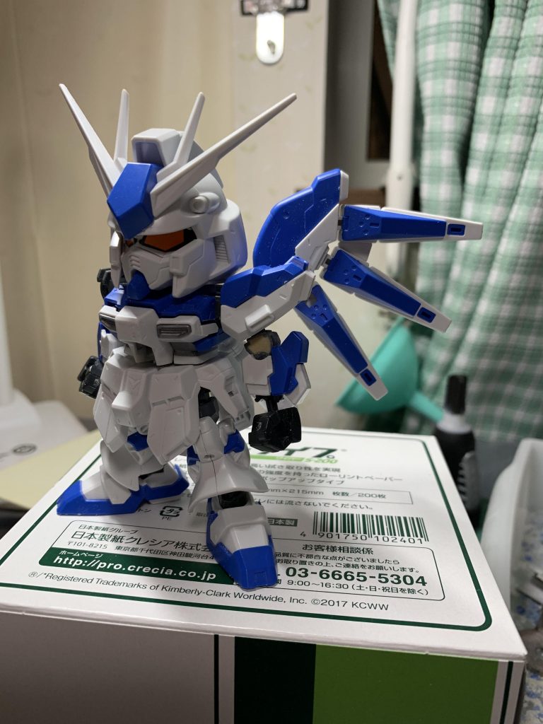 とりあえずのせてみたけど、やっぱり頭がデカい。