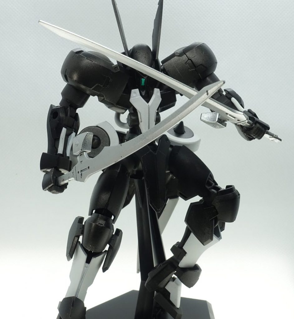 グリムゲルデのブレードとシールドを使用し、四刀流をやろうと思いましたが紛失した為、現在の姿になりました。