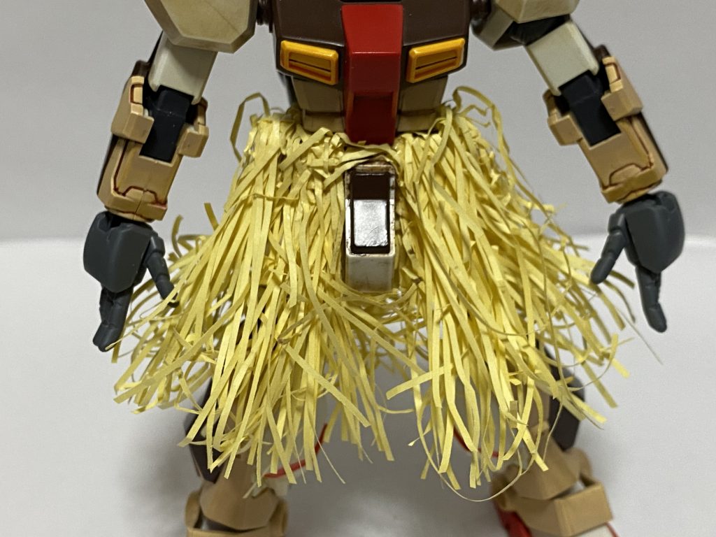 腰蓑は百均のペーパーパッキンを使用。瞬間接着剤でくっつけている。