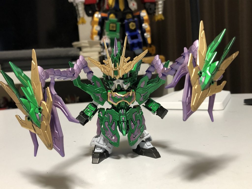 槍?薙刀?よく分かりませんが、先端の刃部分を取り外しドラゴンハングに装着可能。
さらにドラゴンハングはこの様に伸ばすことが可能なので、めちゃくちゃかっこいいです。