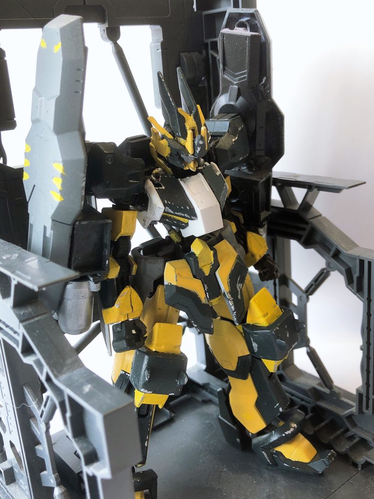 制作過程において今回は塗装前の写真を撮り忘れてしまいました。ベースはアスタロトオリジンで脚はキマリストルーパー、胸部はリベイクフルシティ、腰はキマリスヴィダール、シールドはキマリスヴィダールとオリジンアスタロト、ヴァーチェのGNキャノンのミキシングバックパックはキマリストルーパーとなっています