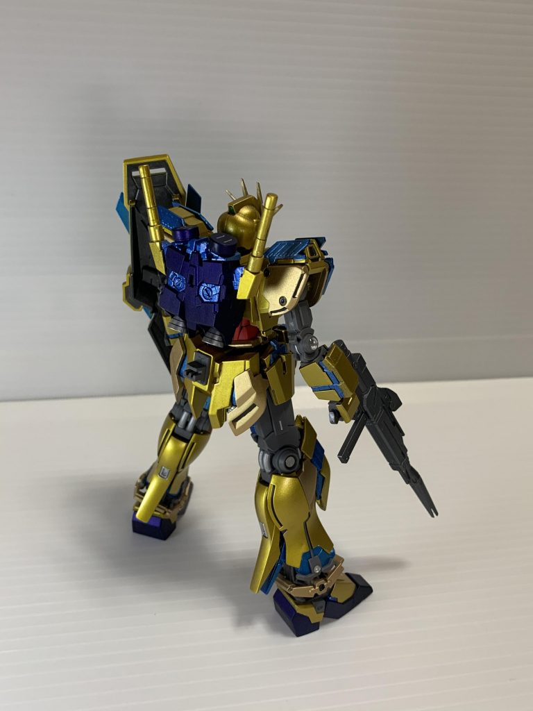 白→クリアイエローのキャンディ
グレイ→銅色混じりのゴールド
黄→メタルゴールド

サイコフレームはシャインシルバーで粒子っぽい光り方に近づいたかわかんないですけどそれっぽく。