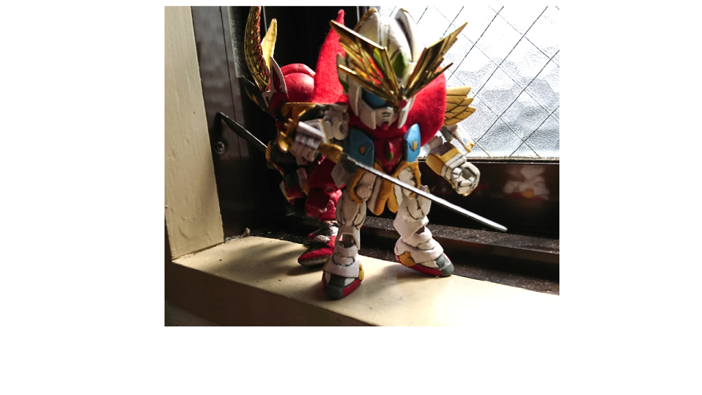 麗騎士レッドウォーリアと。麗騎士も作っていたのですが、あまりに出来が悪く、ついでに言えば自立もできないので、背景扱いです。F91の剣はBB戦士のものはあまりに短すぎたので、ジャンクボックスにあったものを改造。なので1本しかありません。しかも長い。