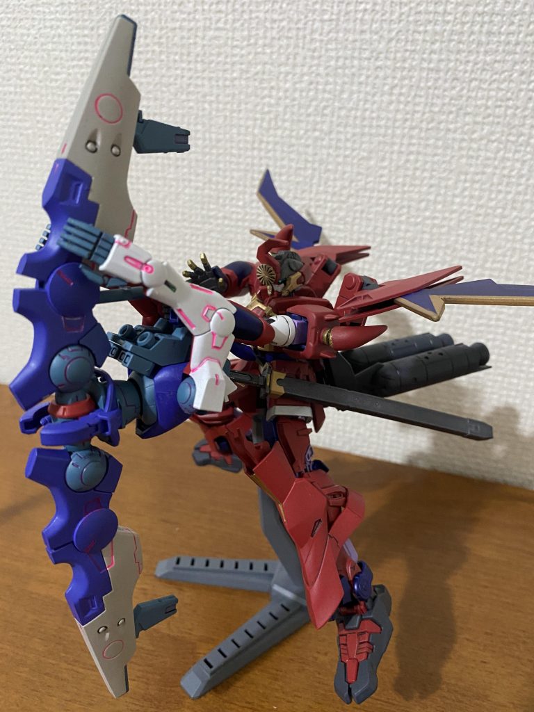 この機体最大の特徴である合成弓形態【コンポジットボウ・モード】
大弓を思わせる形に変形しシエンガンダムの射撃武器になる。MS相手には分が悪いため、対艦や拠点制圧などに使われる事が多い。