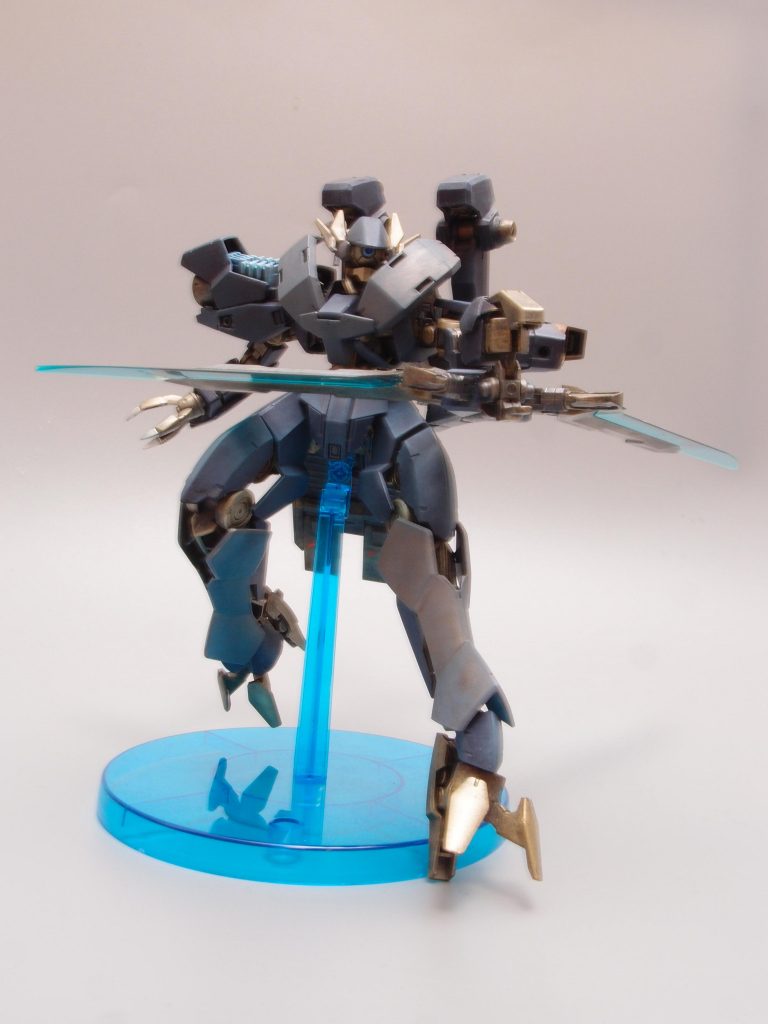 可変速型ビーム砲としての機能に加え、形成したエネルギー刀身を光波として撃ち出すことも可能。