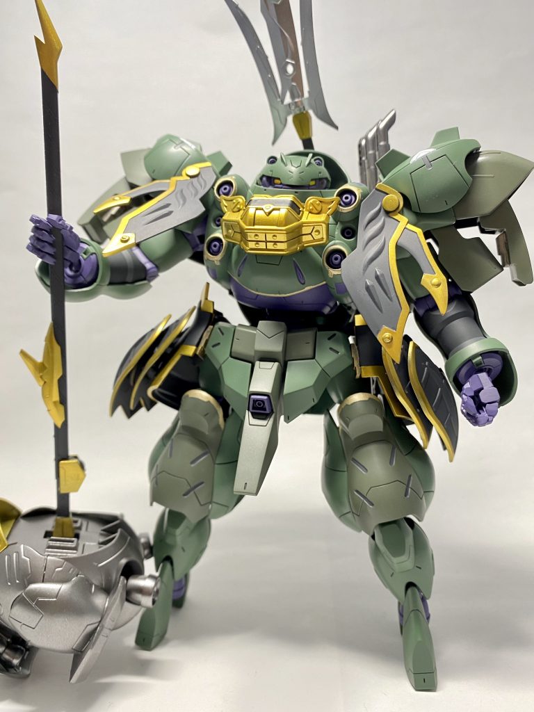 グシオンに和っぽい装甲取り入れたいなって作りました。胸の装甲は呂布トールギスで肩のは郭嘉ヴァサーゴなどSDガンダムのパーツを使っています。