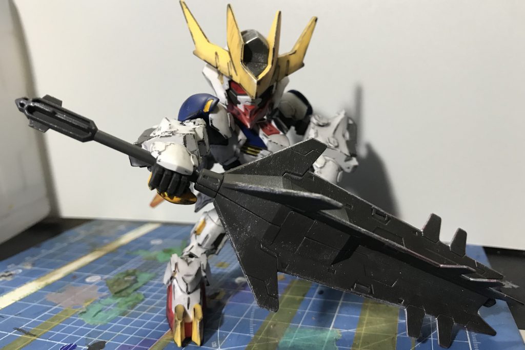 メイスでガード
目のパーツは瞳無しの赤目です。