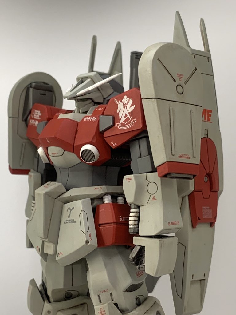 肩部はバーニア削ぎ落として、シルヴァバレトの余剰パーツでフレキシブルバインダーを追加してます。