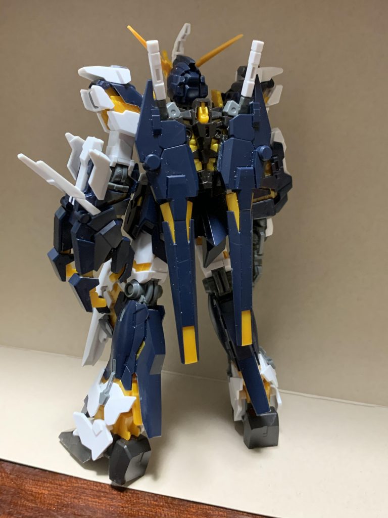 背面はアームドアーマーBSを割って貼り付け。
スタビライザーのイメージです。

このままでもよかったかもしれない･･･