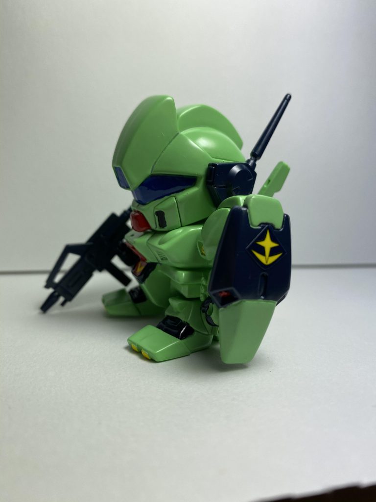 1番上手く筆塗りができたのがこのシールドの緑部分です。
近くで見てもほとんどムラが無かったので嬉しいです😊