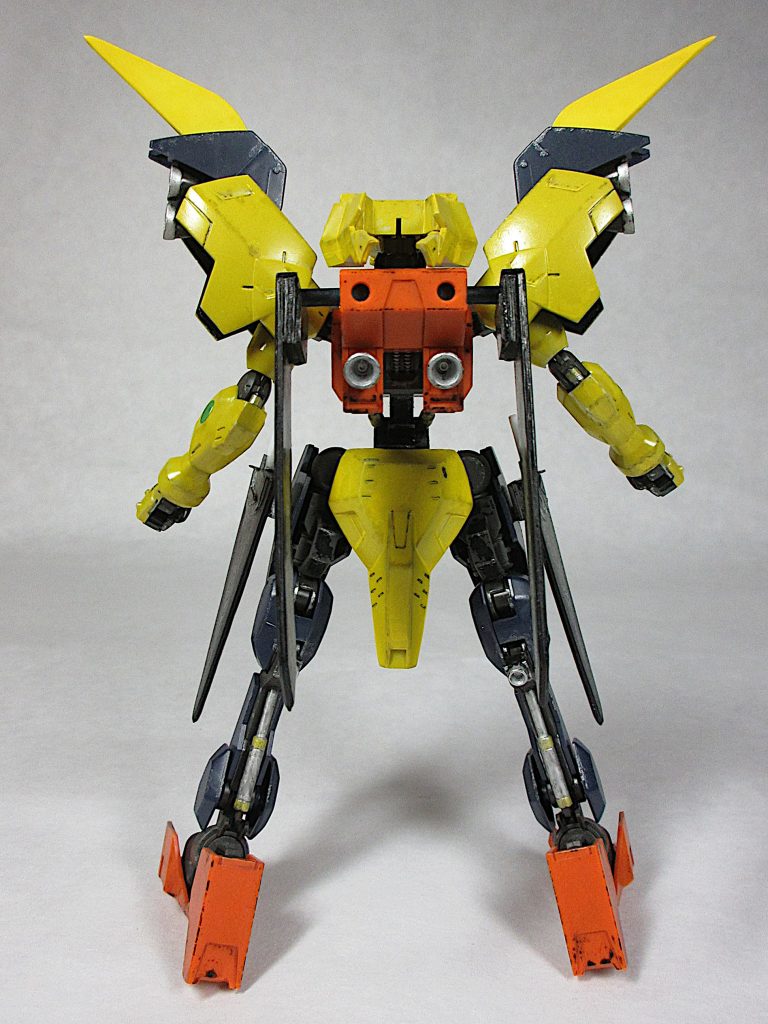 [Back]
肩の合わせ目は無接着で段落ちモールド化、
他の目立つ場所は接着して合わせ目消し。
塗装はアクリジョン筆塗り部分塗装。
スミ入れウェザリングデカール貼り後イエロー部分を半光沢、
それ以外をつや消しで仕上げました。