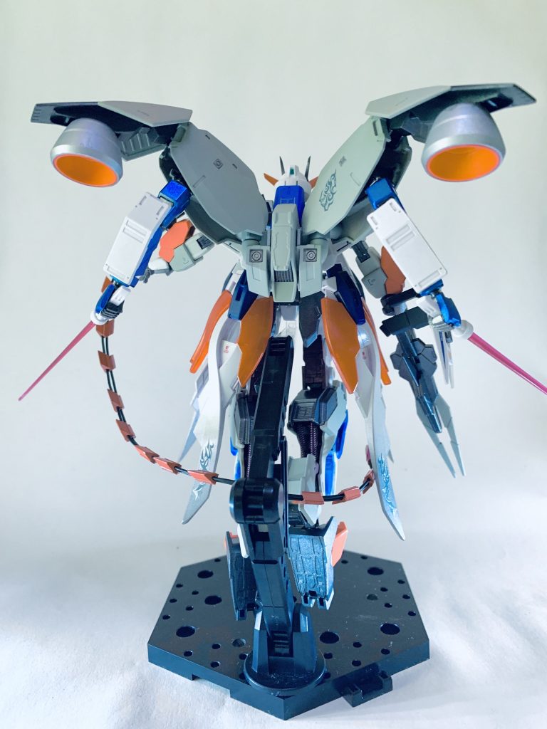 写真ではわかりづらいですが、今回は所々にメタルパーツを使用したり、レッドチップやグリーンチップを入れてディテールアップさせています。
ミリ単位の初作業だったので手がプルプルしました；ww