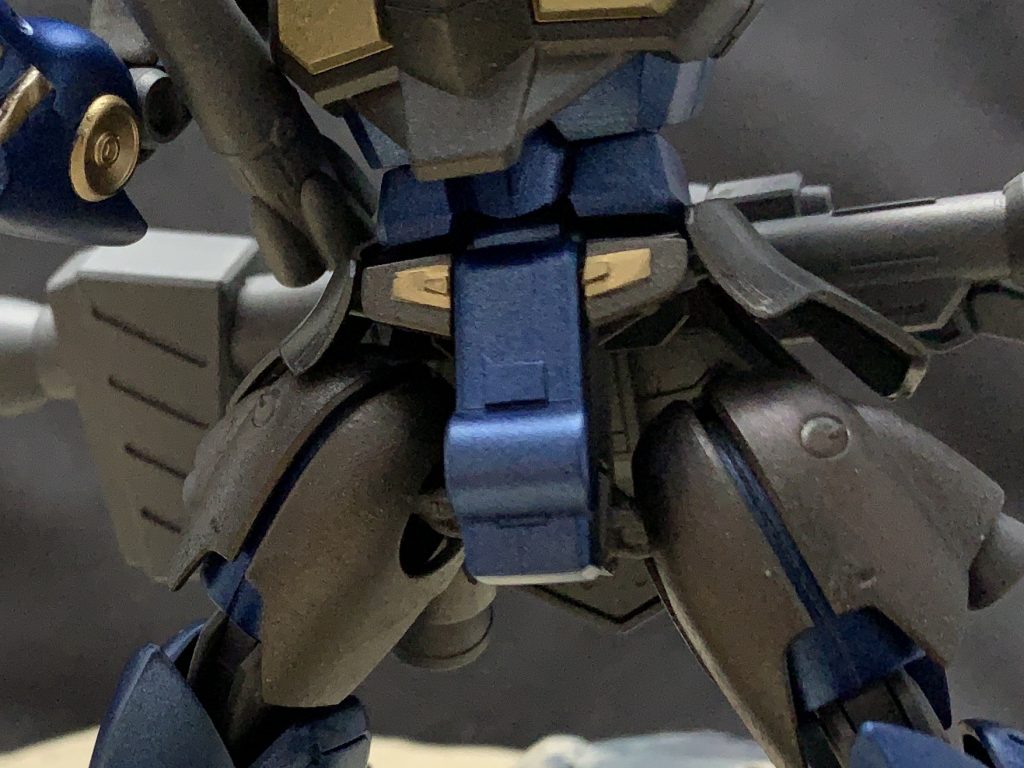 ケンプファーらしさ主張したくてフロントアーマーはずしたら腰パーツが見えちゃって恥ずかしいので、プラ板で目隠しパーツを