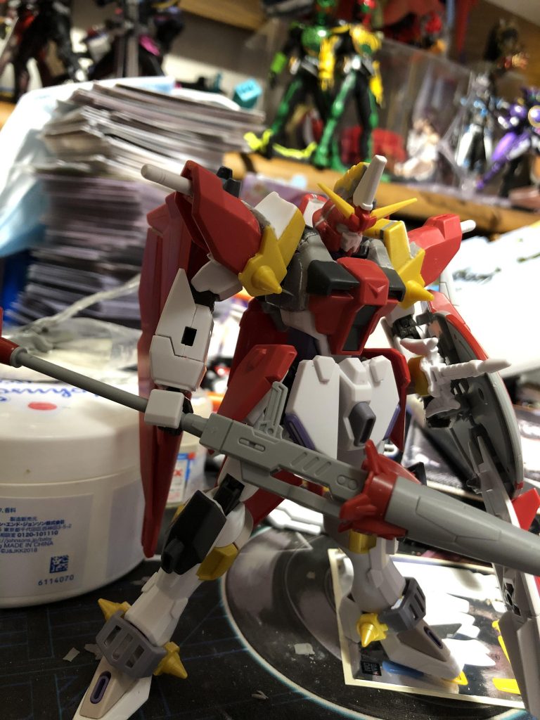 塗装前です。
いっその事白じゃなくてセイバー基準で赤にしても良かったかもですね。