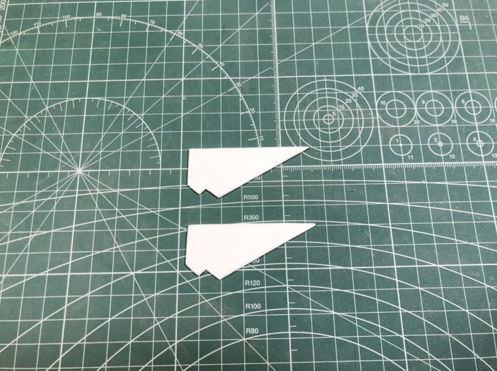 メイン武装のブレードトンファーはプラ板で一から作成しました。

プラ板加工って予想以上に難しいですね…。
完成した時ほぼイメージどおりだったので安心しました