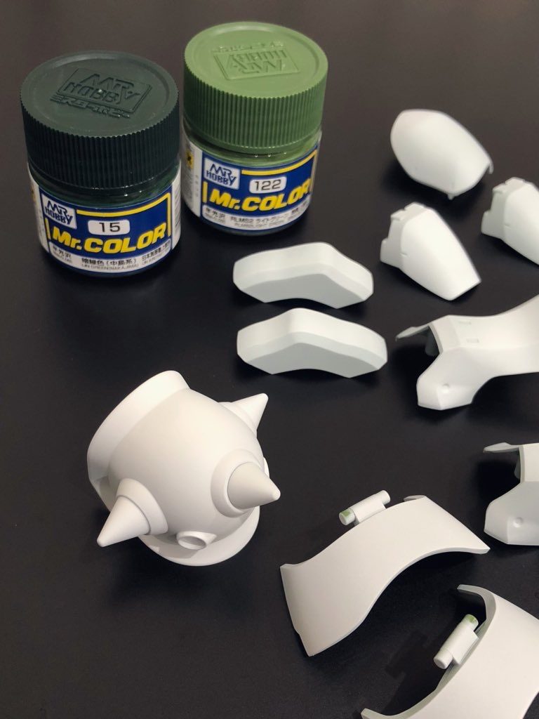 クレオスの暗緑色とライトグリーンをメインに塗装しました✨