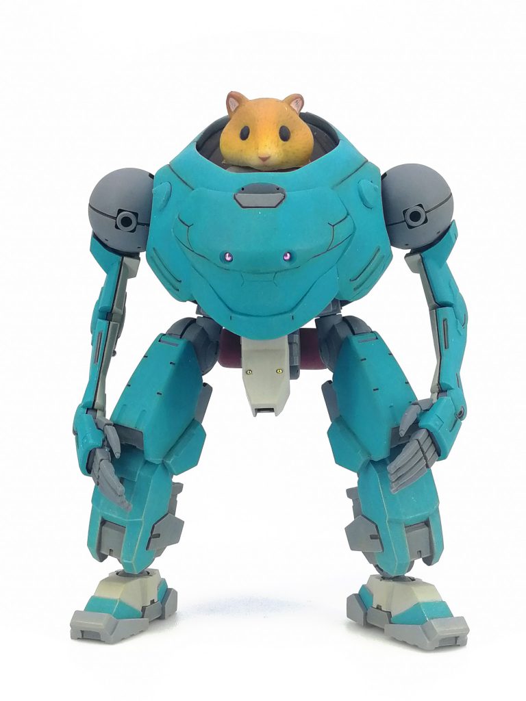 頭というか中の人はコレクションフィギュアのハムスターにスクラッチした胴体を付けて５ケモ位の擬人化イメージで。
胴はマンロディの物を埋めたり削ったりして程よい感じに調整。
腕はリーオーの肩にマックナイフの腕。いつか使いたかったマックナイフの腕。
脚周りは大体30MMで仕立てました。股間のフロントだけガンダムアスタロス。