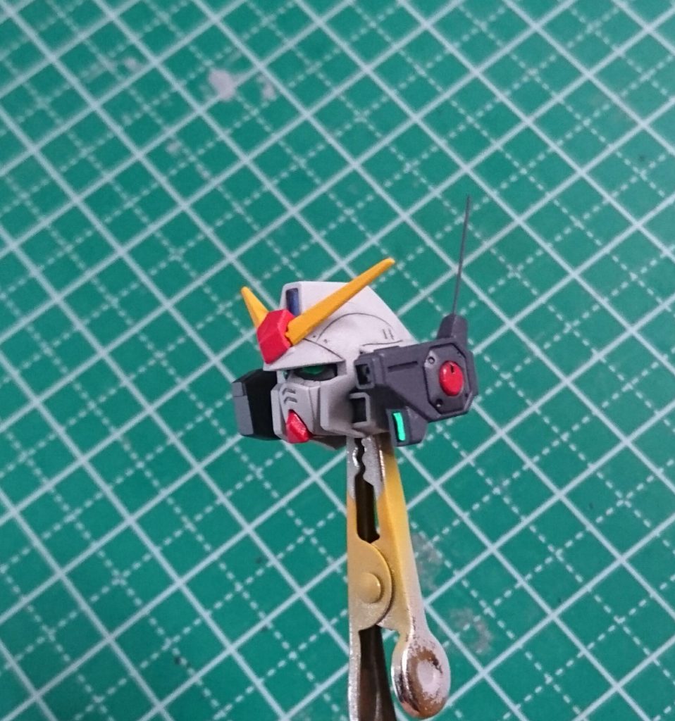 バルカンポッドのアンテナ線を0.3mmの真鍮線に変更しています。