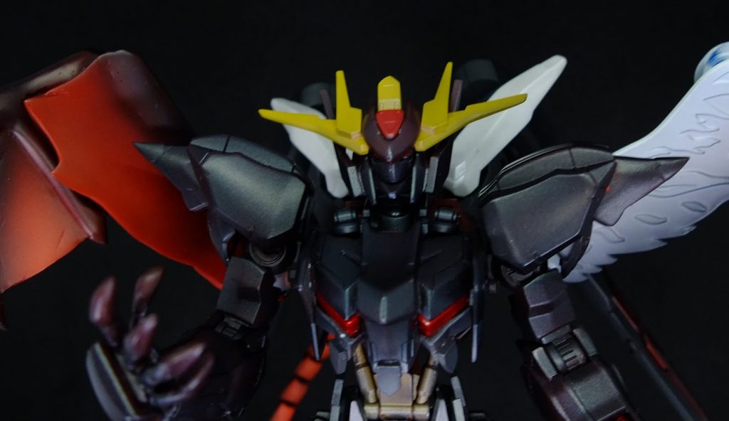 腹部はMr.メタルカラーのゴールドとクロームシルバー2に艶消しをして暗闇に浮かぶ顔みたいな表現出来たらなと