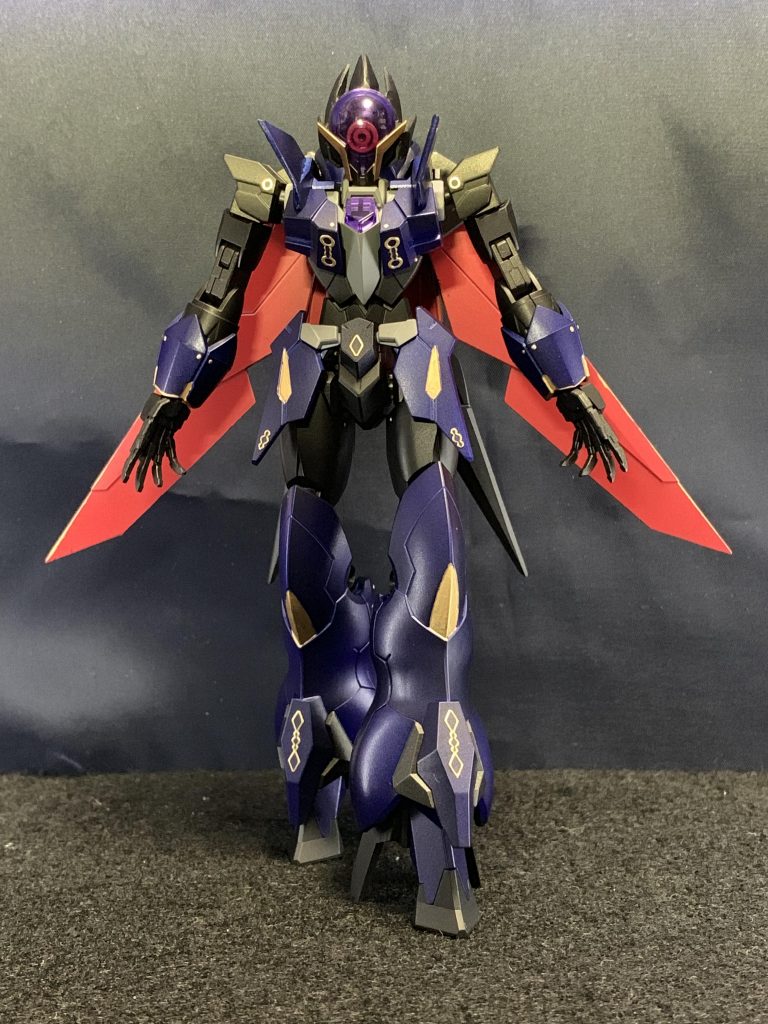 前から〜
特徴的な頭部はパテとプラ板で角？を付けてます⭐️