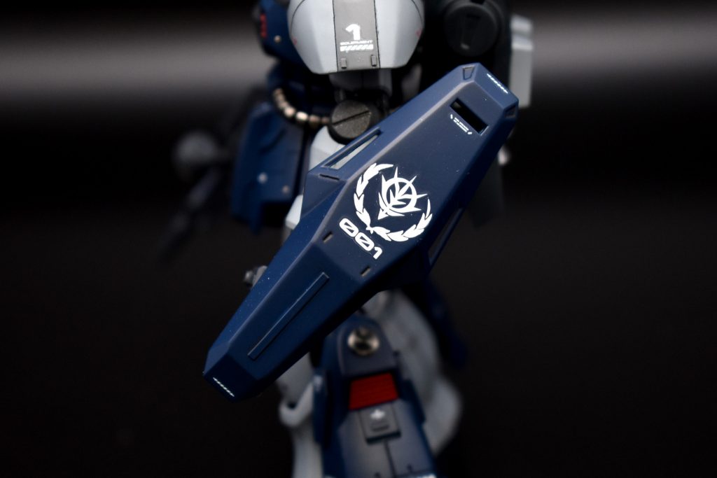 シールドの月桂冠のマーキングは自作です。
アナハイムで開発された際の愛称はローレル。月桂樹を意味しており、花言葉は「勝利」、「栄光」、「裏切り」。
妄想が捗ります。