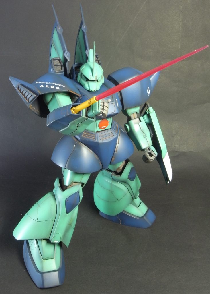 サーベルは後端も開口されていてビームキャノン及び
ボックス型ビームサーベルとして使用可能