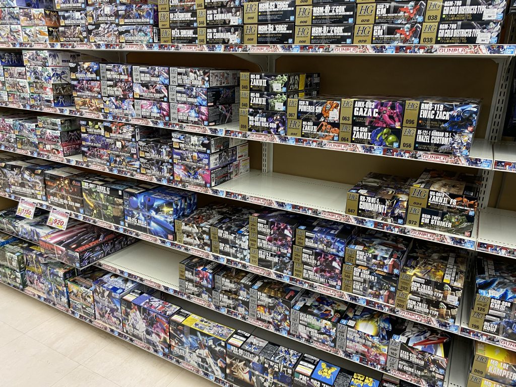 棚がカスカスでいやーキツいっす。
みんな引き籠るために買ったんやな。
自分は仕事で引き込まれない。そして接客業だからリスクしかない(愚痴)