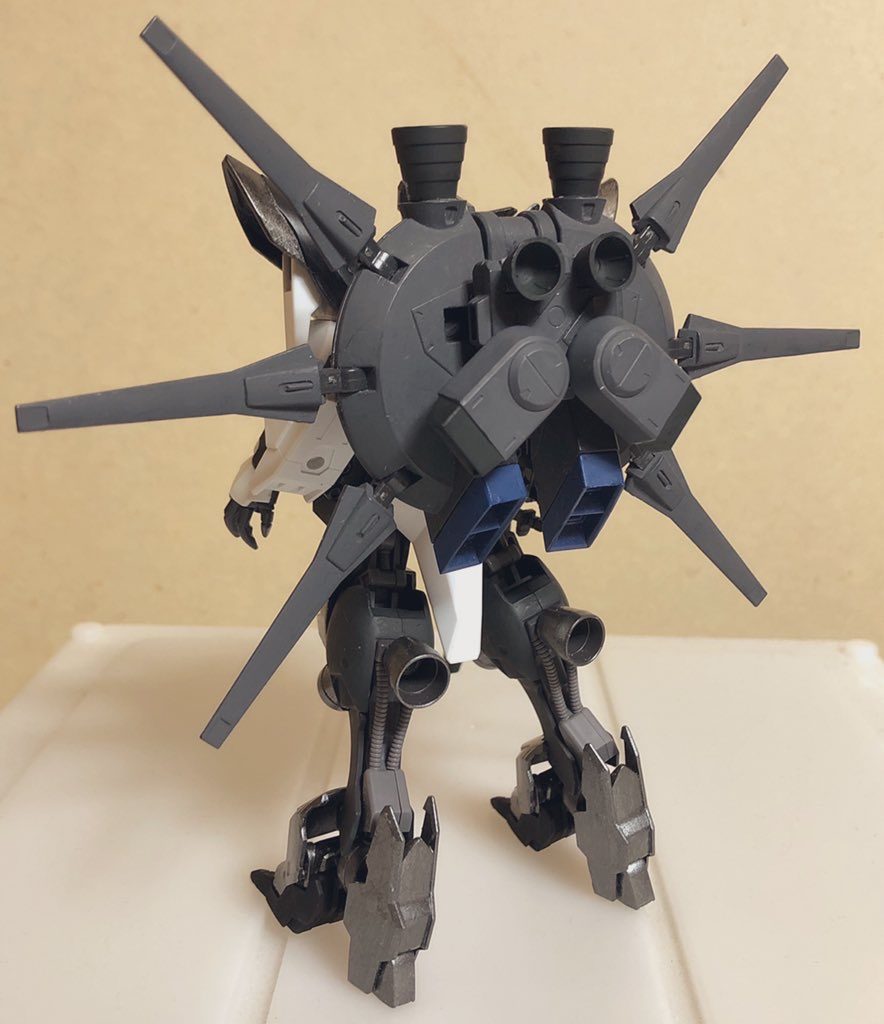 バックパックにはバーニアを追加して機動性をアップさせています。