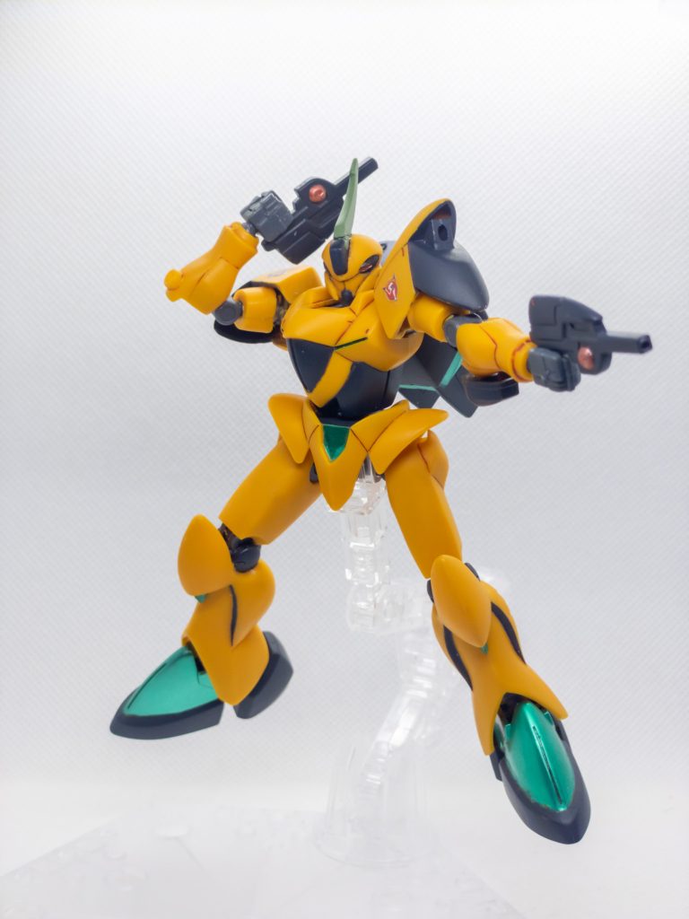 股関節と膝関節はボールデンアームズのボールジョイントと二重関節を使用。