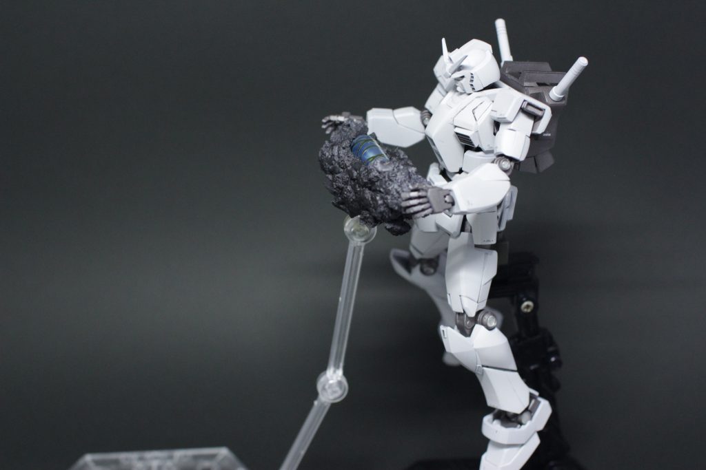 ビューティーメモリーとアムロの遺産にはそれぞれ3mm穴を設けたのでスタンドで浮かせられます。