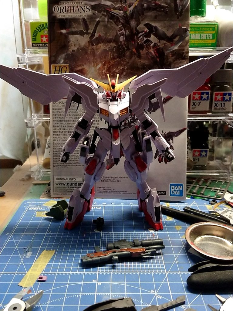 まずは素組みから。
この時点で各部丸くなっている箇所を削ってシャープ化しています。