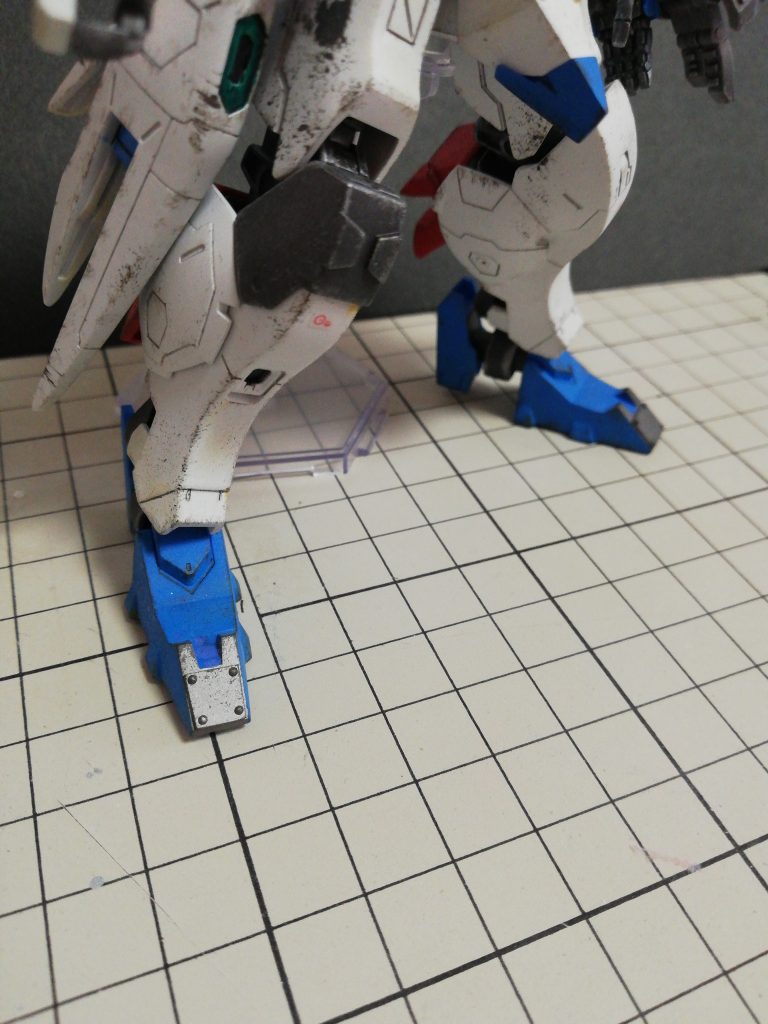 爪先の追加装甲