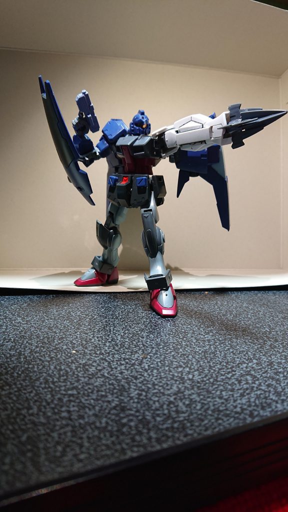 ジムクゥエルFB
背面にブースター増加で機動力上げさらに左腕のドリルで敵を貫きヒット&アウェイで翻弄する