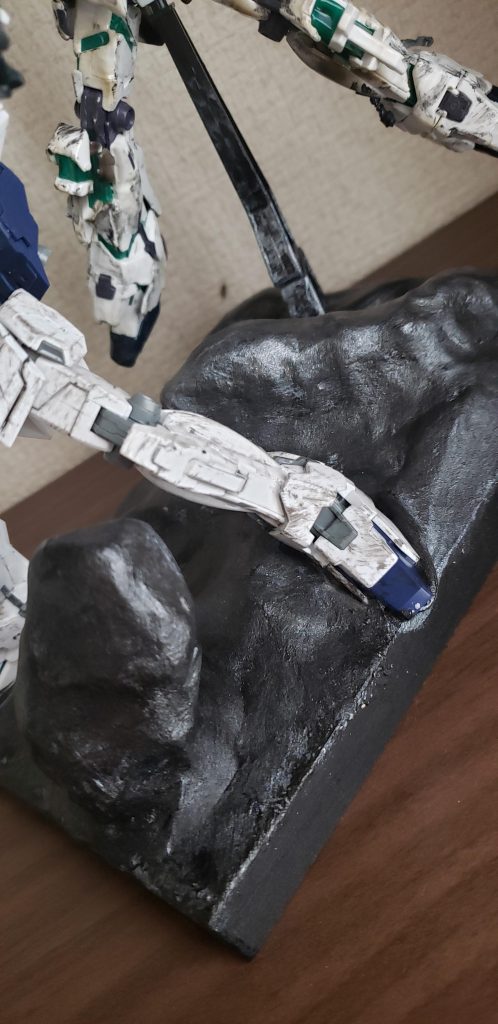 土台は、シンプルに紙粘土とアクリル絵の具で作っています。
全て、百均商品です笑