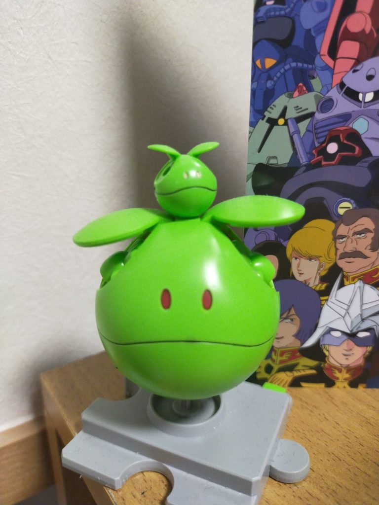 子ハロはガンダムベースに行った友達に貰いました。