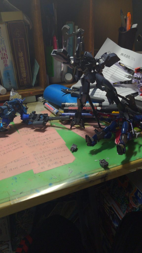 貴様らは悪魔だ！！私が正す！！私こそが正義だ！！貴様らの死でクランク二尉の死をあがなえ！！！