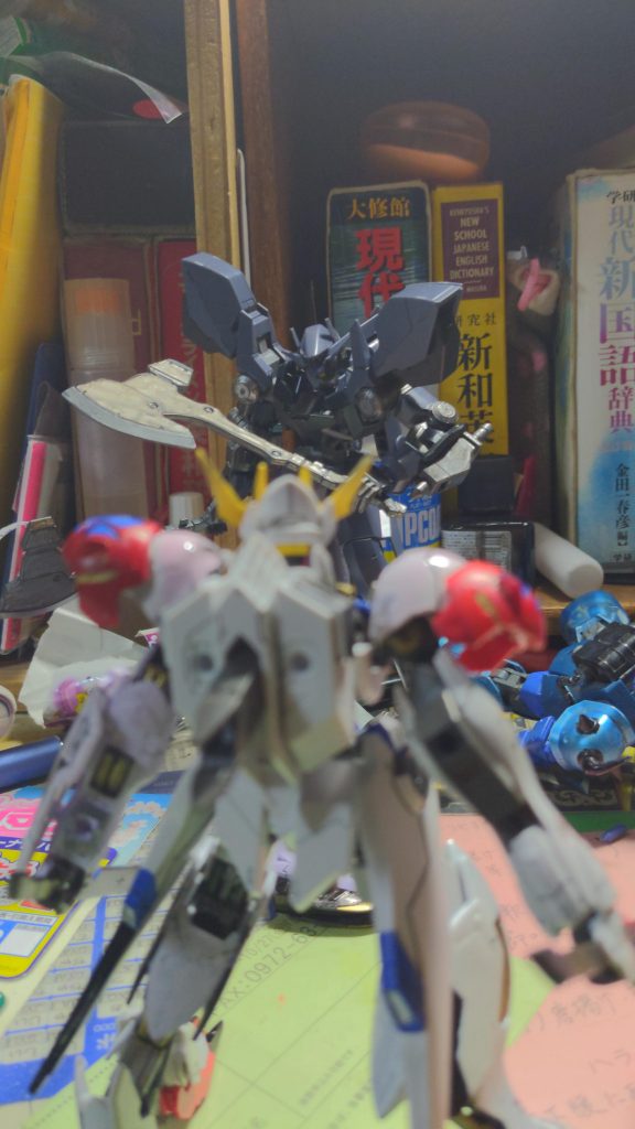 アイン、、はァァ〜！！！、 
三日月・オーガス、、これなら殺れる