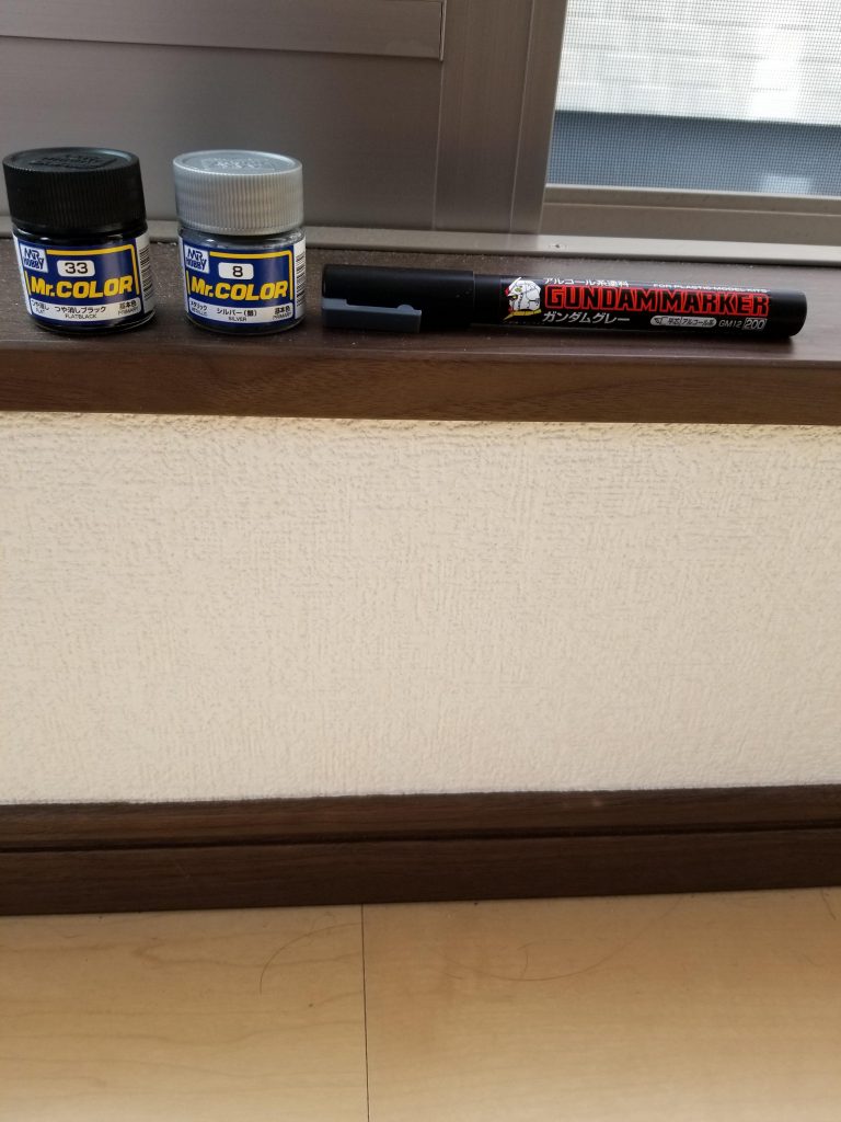 この塗料3つのみ筆のベタ塗りで仕上げました