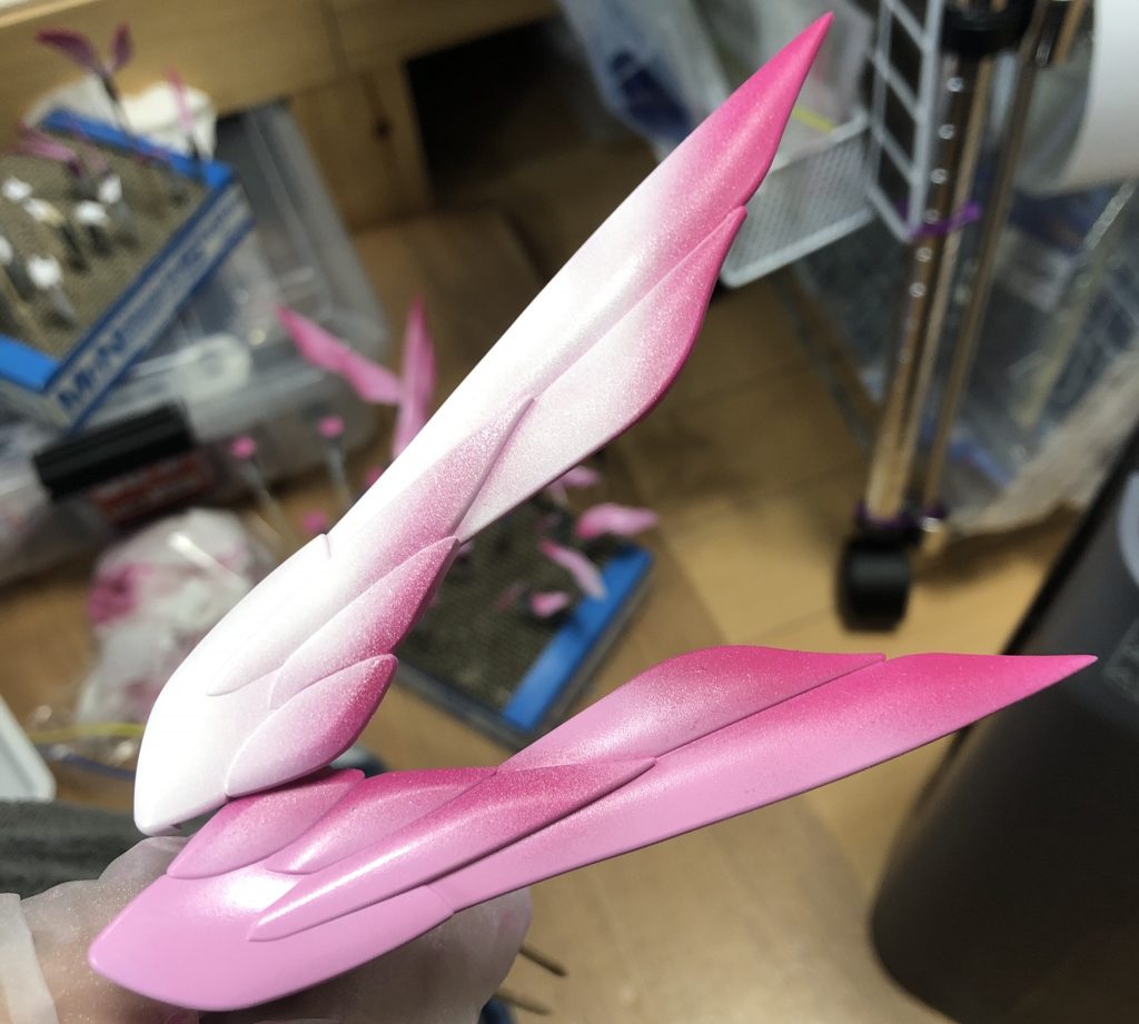 グラデーションの途中の写真ものせます。今回三色でだんだん薄くしてみました。格安のエアブラシ ですがそれっぽくなりました。