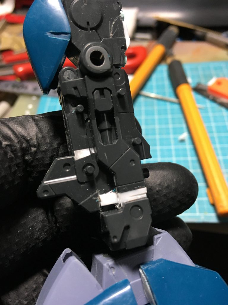 脛部分で延長を行いました。これにより足首が裾から出るため可動域が若干広がります。