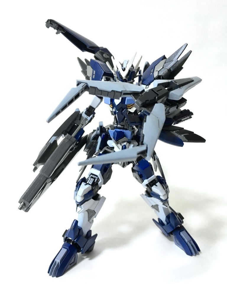 シールドは打突兵器や、大型クローとしても使用可能。